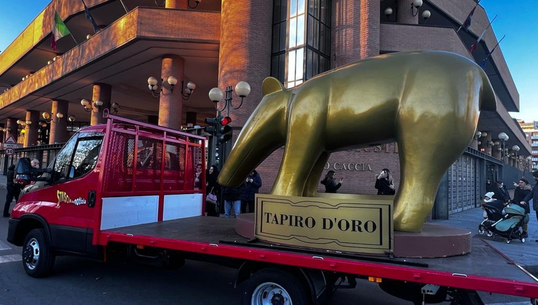 Un Tapiro Gigante Per Ciro Santoriello Il Pm Che Indaga Sulla Juventus 