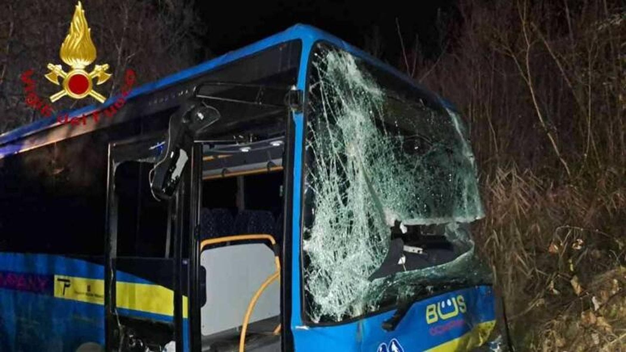 scontro-tra-bus-e-furgone-nell-astigiano-un-morto-e-tre-feriti-di-cui