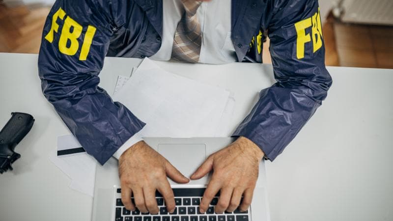 Si fingeva un agente Fbi per violentare minorenni, ventenne condannato ...