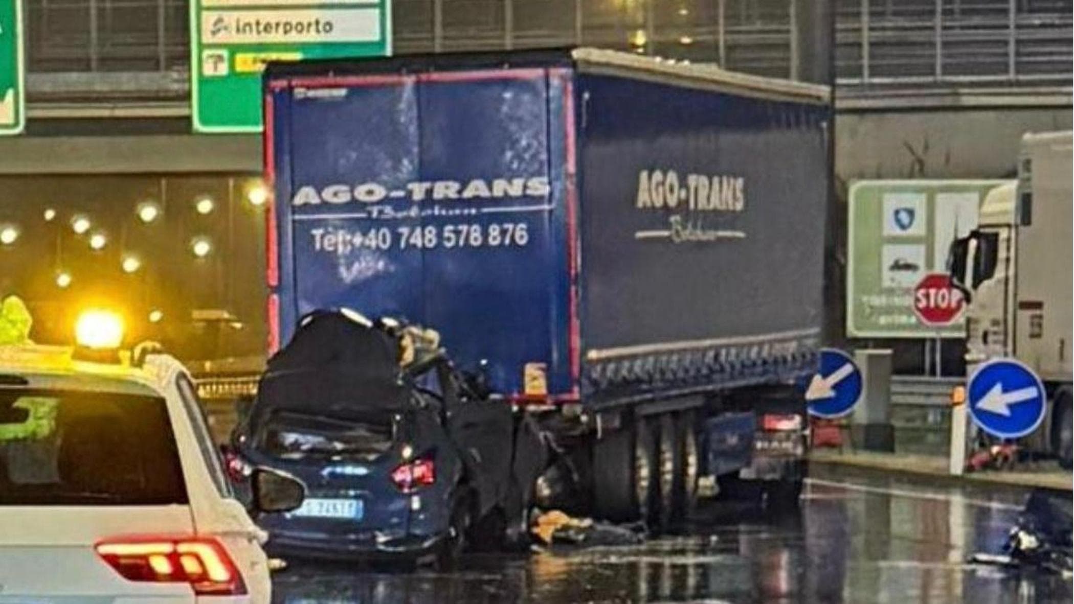 Tampona un camion in tangenziale, morto automobilista di 22 anni - la ...