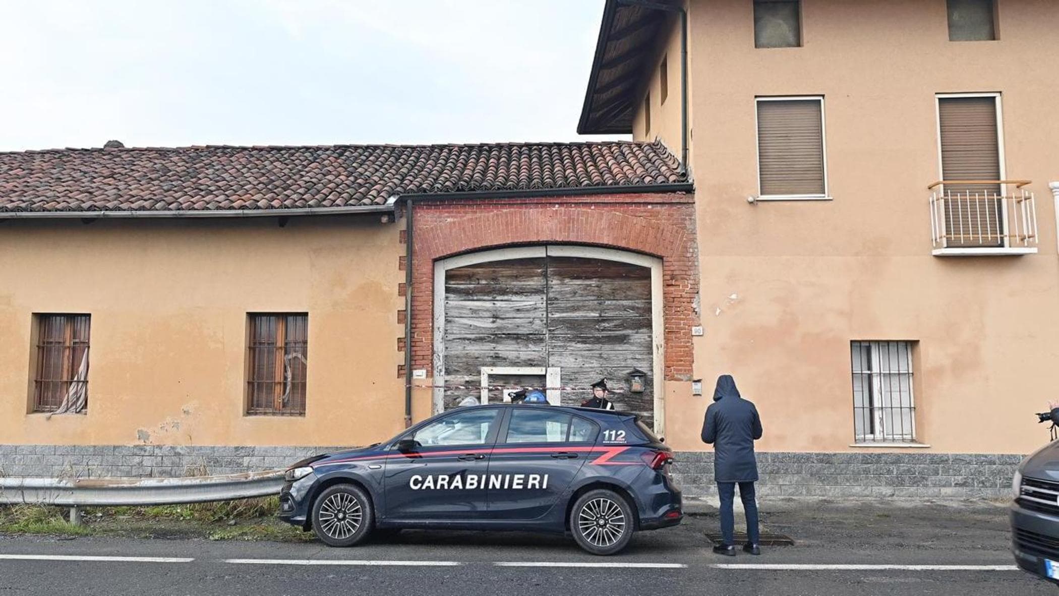“Venite, ho sparato a mia madre”. Chiama il 112: donna di 65 anni gravissima, fermato il figlio