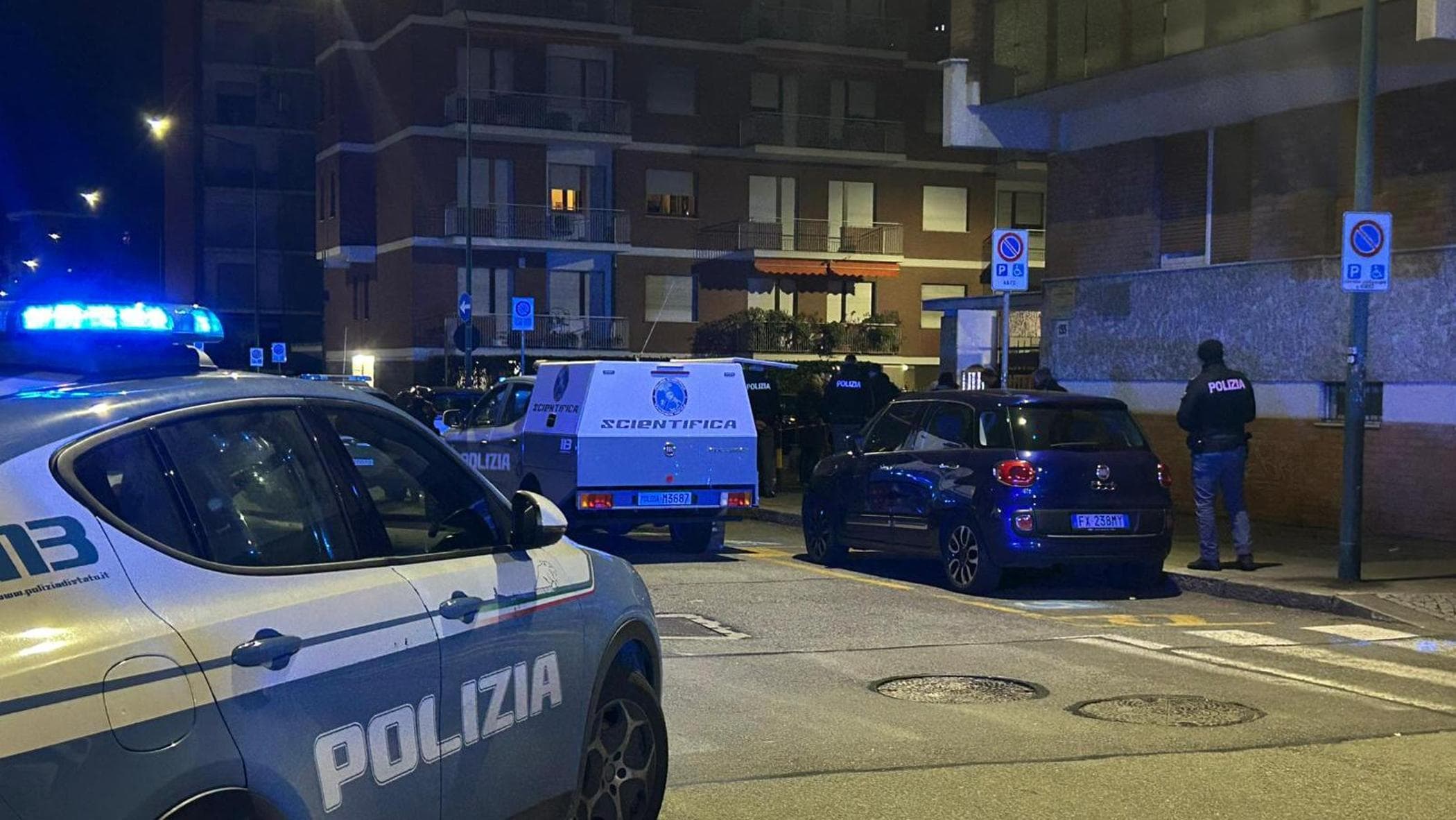 Uomo trovato morto in strada a Torino, indagini in corso