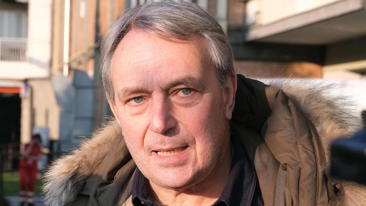 Intervista a Lorenzo Rubino con il cane Lallai padre di  Elsa Rubino ferita nella strage di Crans Montana davanti all'ospedale CTO, Torino, 26 Febbraio 2026 ANSA/ALESSANDRO DI MARCO