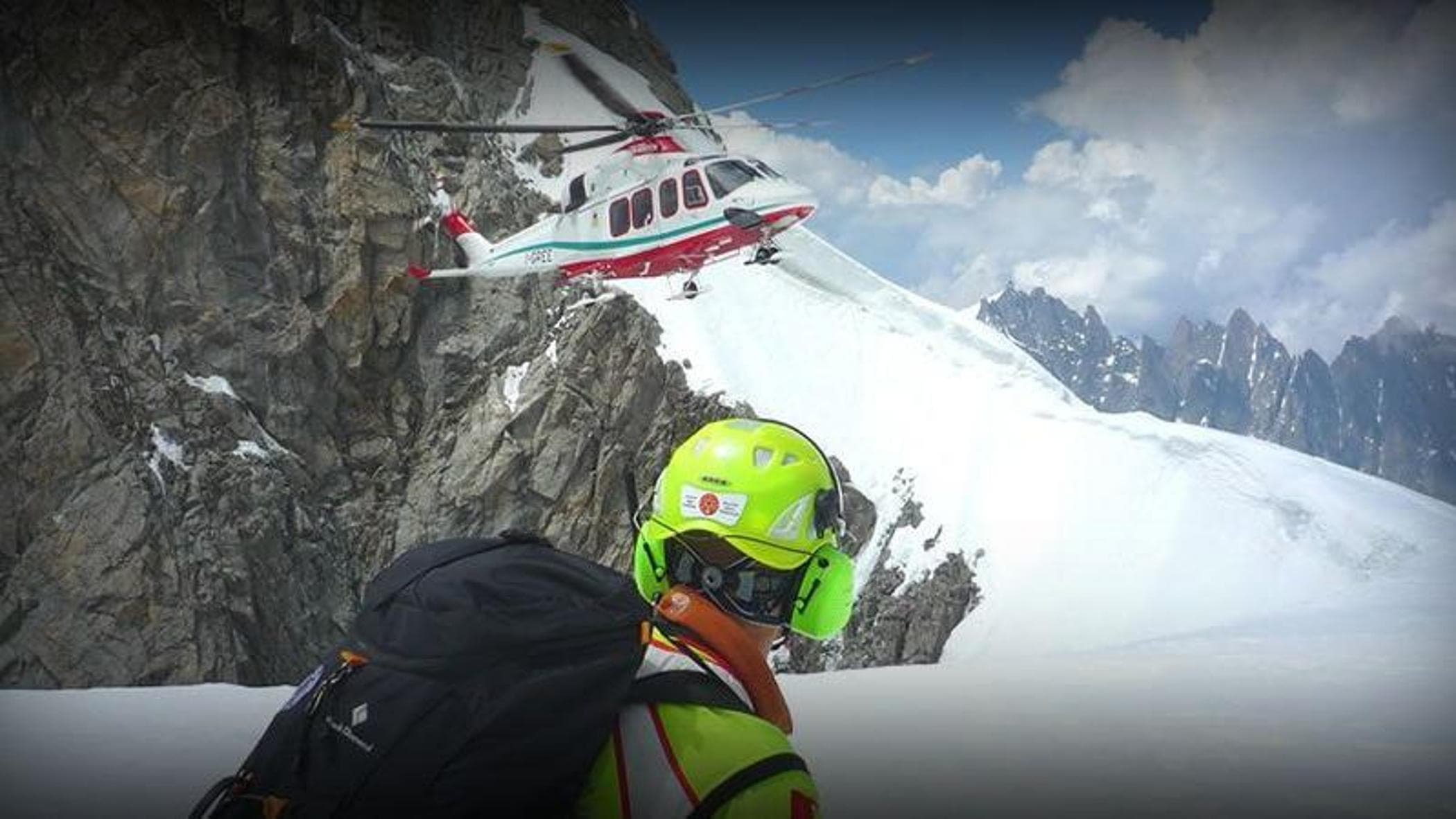 Tre scialpinisti in un crepaccio sul Rosa: due recuperati, l’altro è a 30 metri di profondità