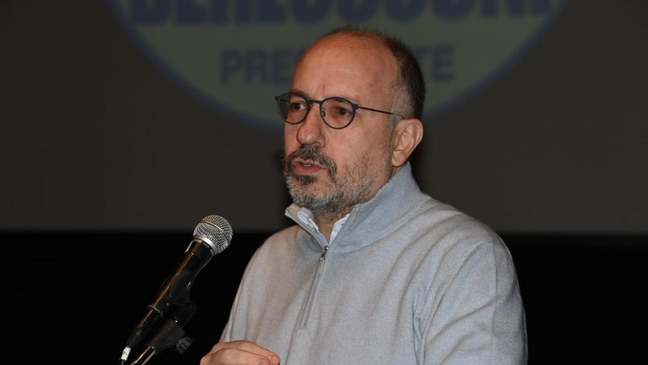 Asti, il sindaco Rasero si prende la banca. Opposizioni in rivolta: “Si dimetta”