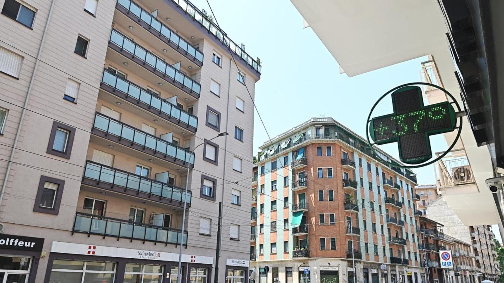 Caldo record a Torino, oggi il picco: percepiti fino a 37 gradi. Ospedali pieni e rischio blackout