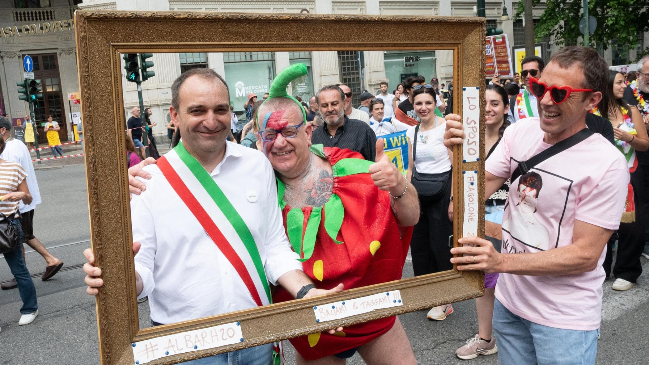 Torino Pride, la diretta della grande festa arcobaleno: “Siamo in 160mila e più”
