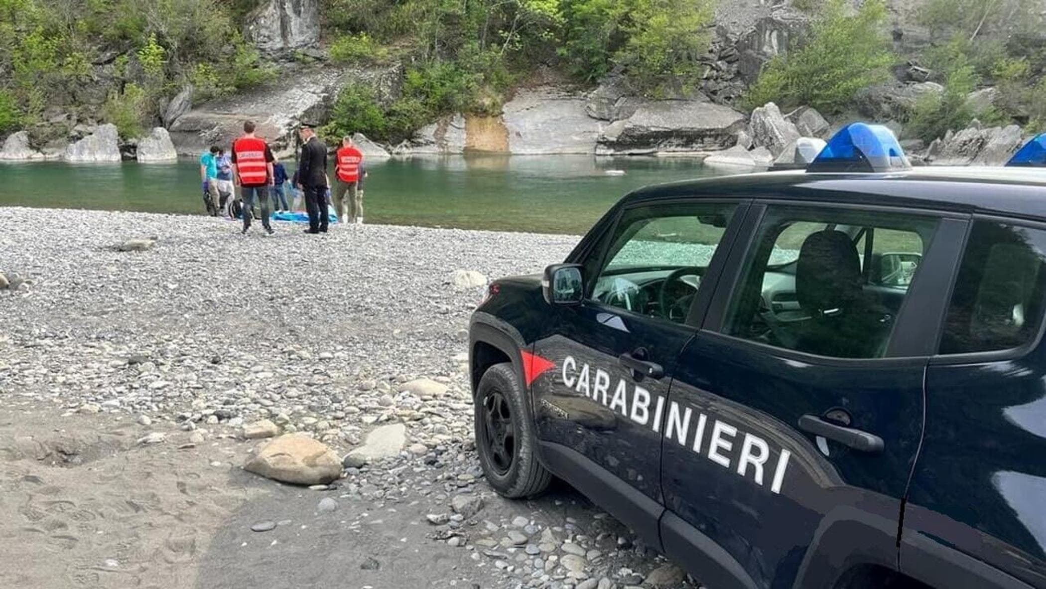 si tuffano nel fiume per salvare una ragazza morti il padre e lo zio da Torino.repubblica.it si tuffano nel fiume per salvare una ragazza morti il padre e lo zio