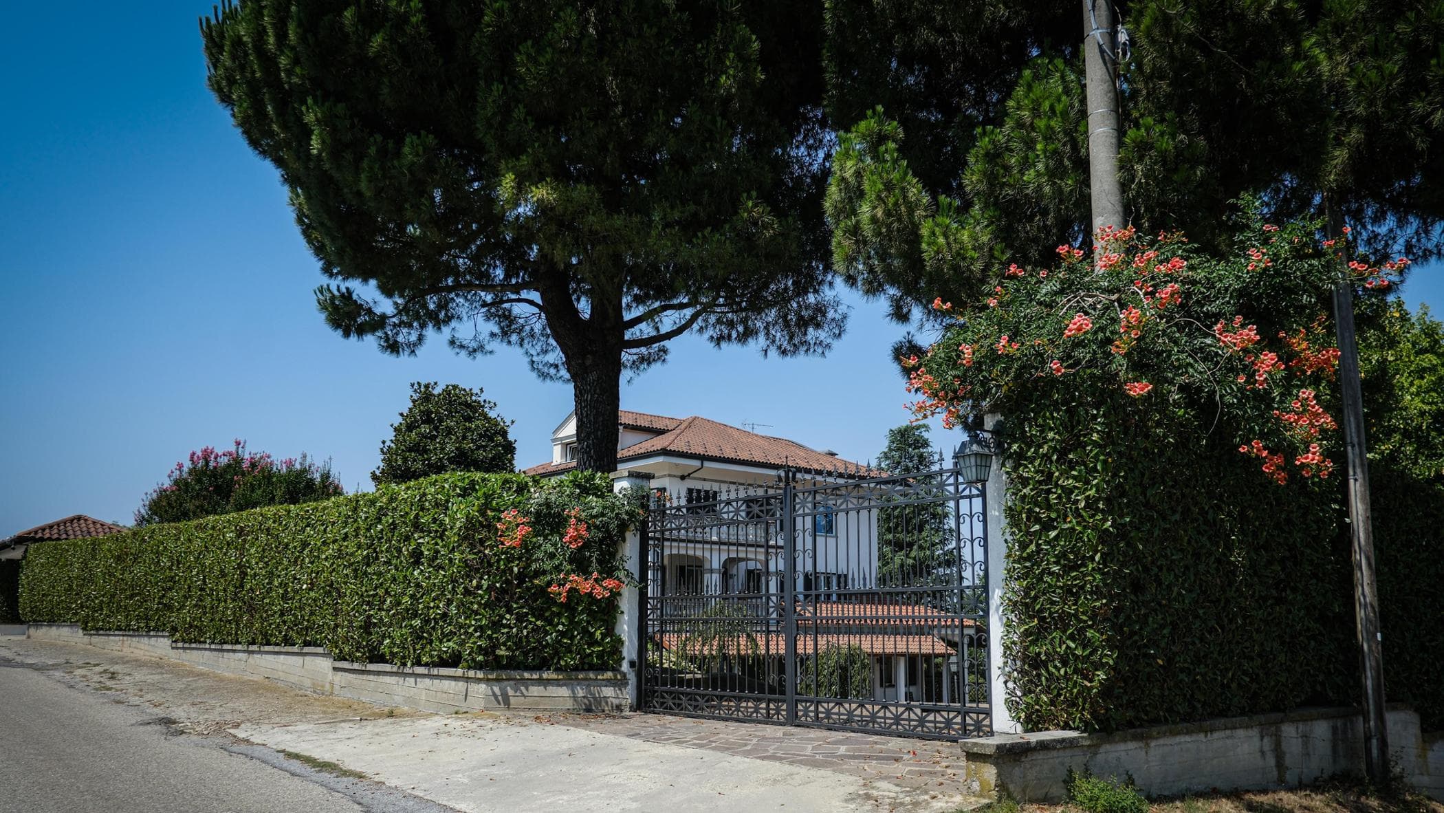 la famiglia roggero barricata nella villa di la morra stiamo male dopo quello che 232 successo da Torino.repubblica.it la famiglia roggero barricata nella villa di la morra stiamo male dopo quello che 232 successo