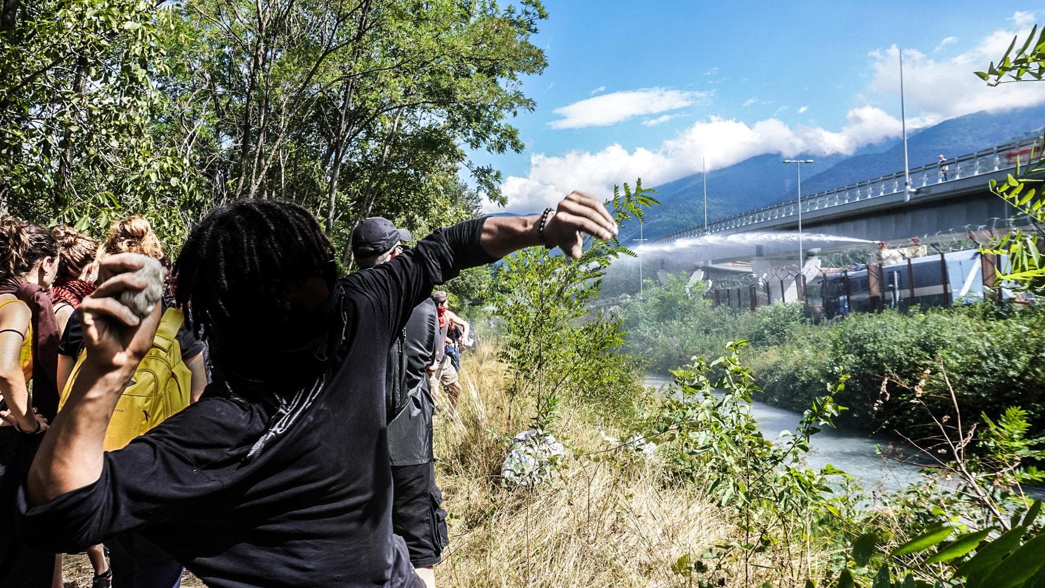 no tav il prefetto vieta il campeggio a susa e bussoleno controlli ai varchi verso il presidio da Torino.repubblica.it no tav il prefetto vieta il campeggio a susa e bussoleno controlli ai varchi verso il presidio