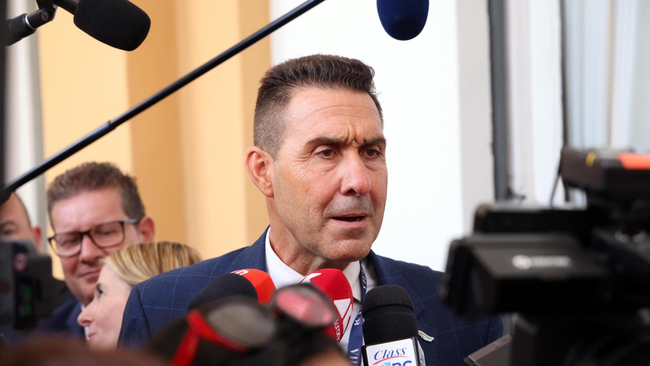 vannacci fa lezione ai poliziotti a torino i saluti del questore diventano un caso da Torino.repubblica.it vannacci fa lezione ai poliziotti a torino i saluti del questore diventano un caso