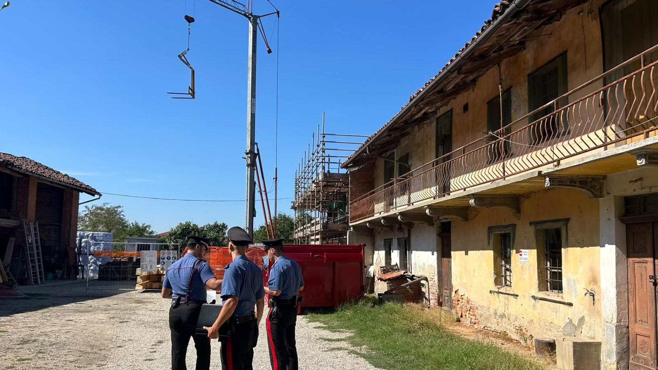 Baldissero d’Alba, uccide il ladro sparando dieci colpi dal balcone: “Mi sono spaventato”