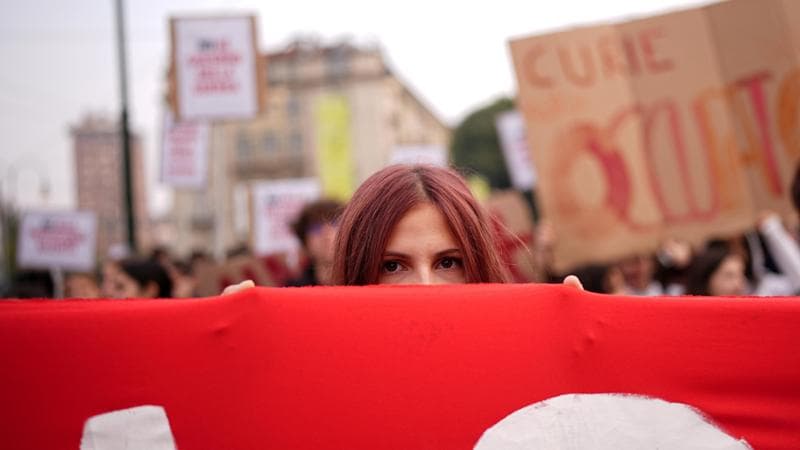 Torino, studenti in corteo: “Mille occupazioni”. In testa una trentina di incappucciati
