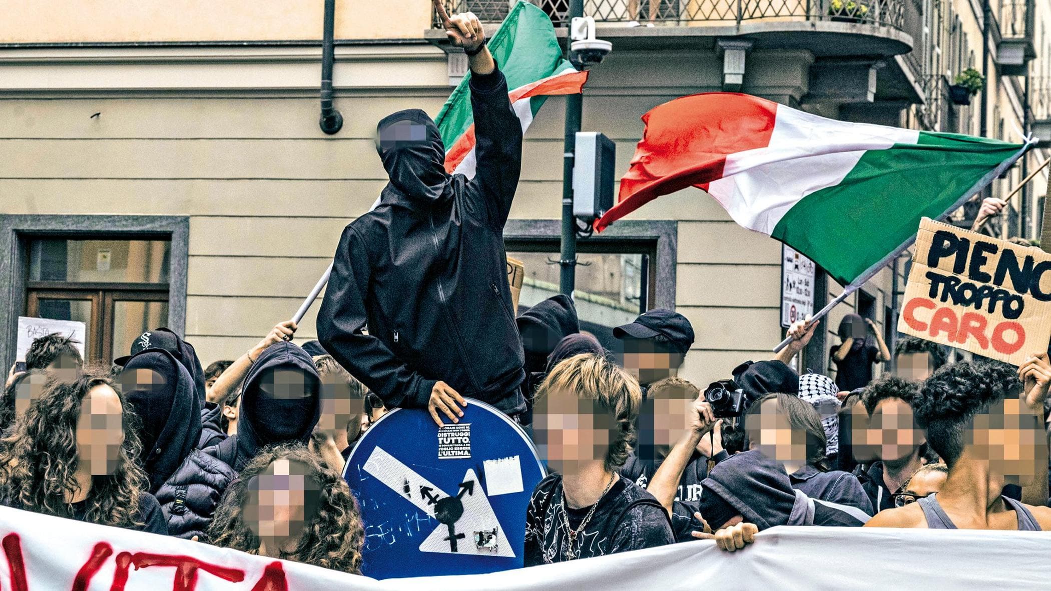 centro di torino vietato ai ragazzini violenti dopo gli scontri alla manifestazione di sabato da Torino.repubblica.it centro di torino vietato ai ragazzini violenti dopo gli scontri alla manifestazione di sabato
