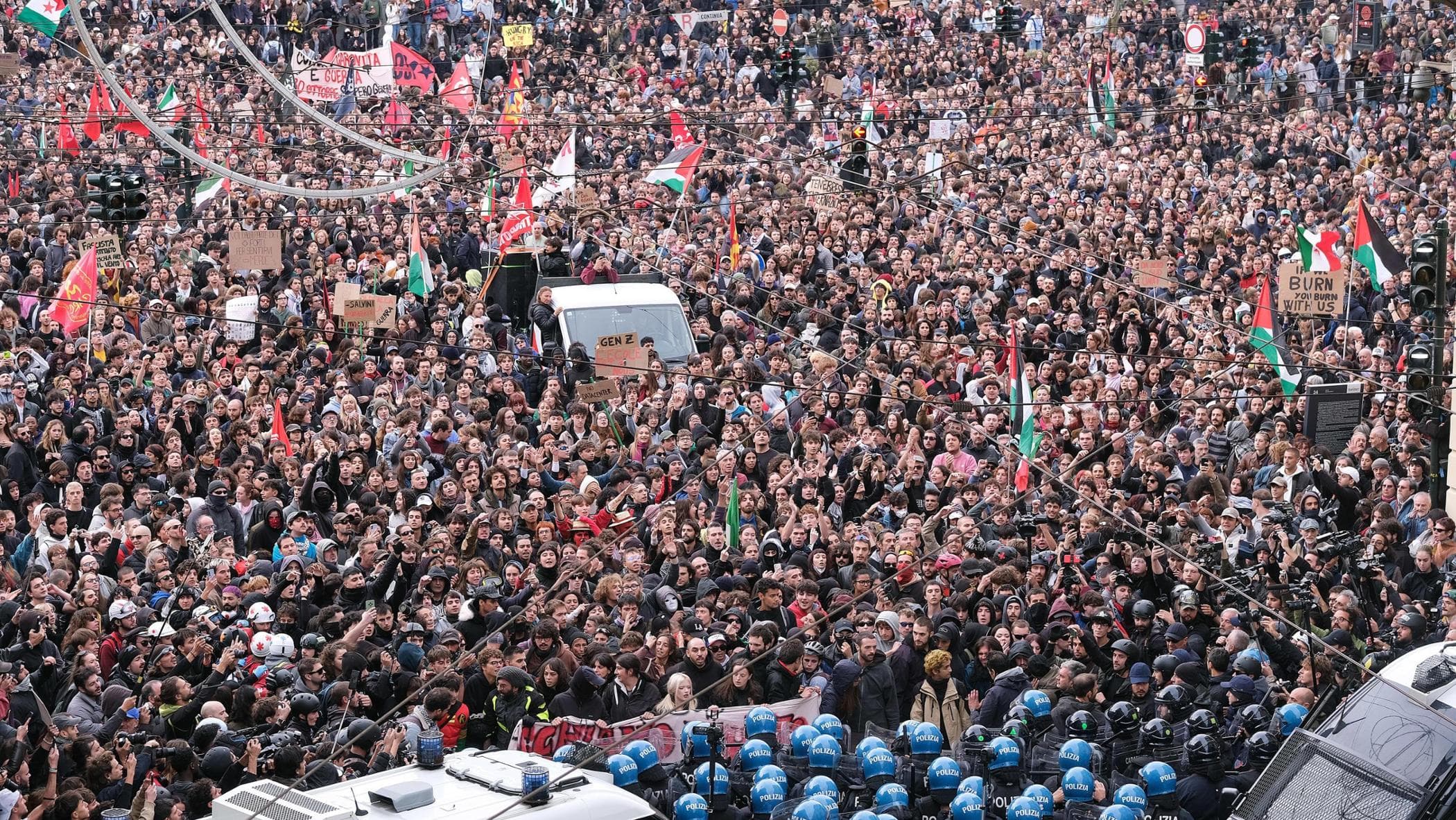 Etleboro.org - Due arresti e 25 denunce nel bilancio degli scontri a ...