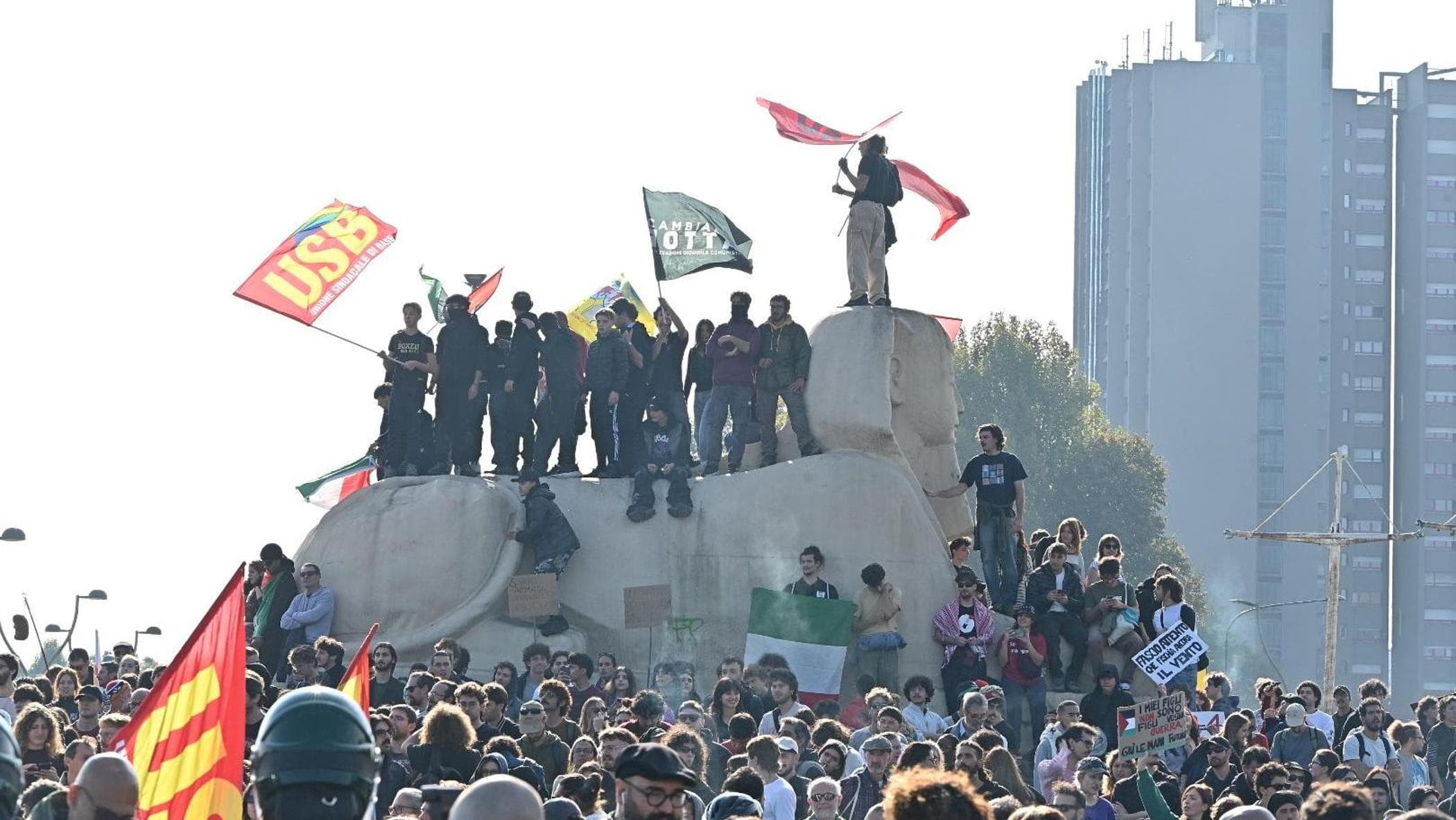 Turin General Strike Draws Thousands in Mass Protests