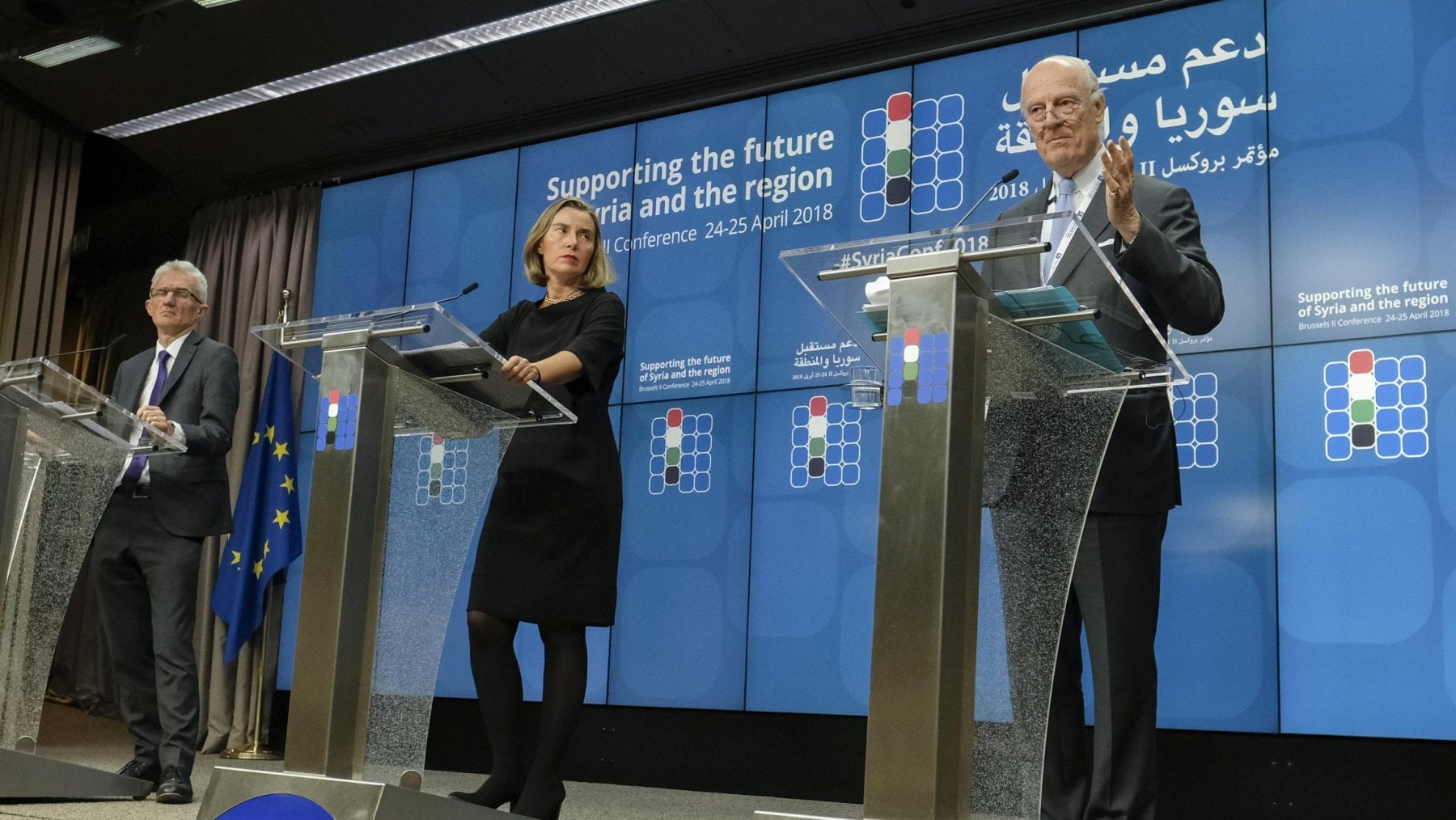 Federica Mogherini fra Staffan de Mistura, a destra, e Mark Lowcock a sinistra