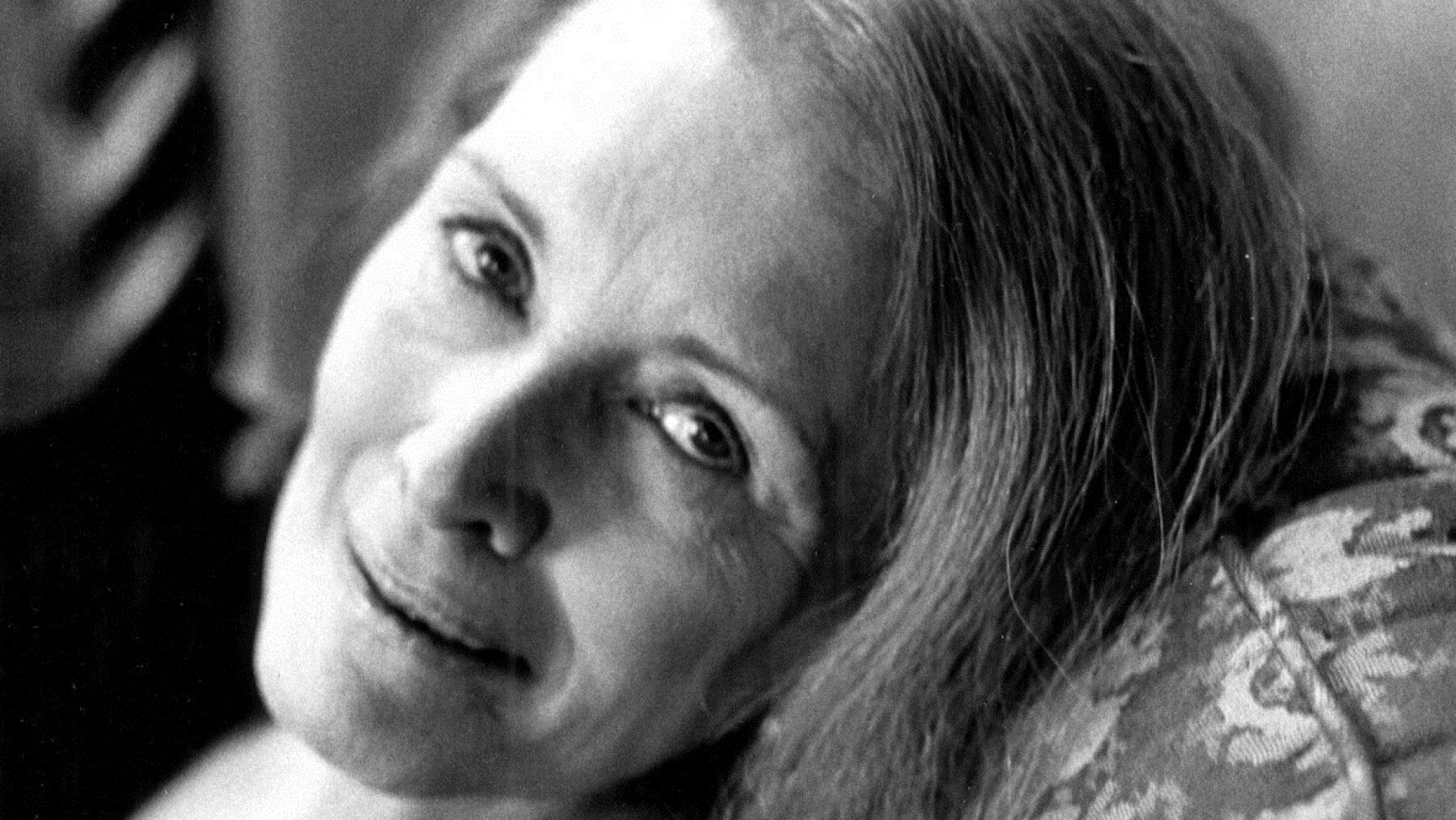Annie Ernaux &egrave; nata a Lillebonne nel 1940. Tra i suoi libri pi&ugrave; amati Il posto e Gli anni, editi dall&rsquo;Orma