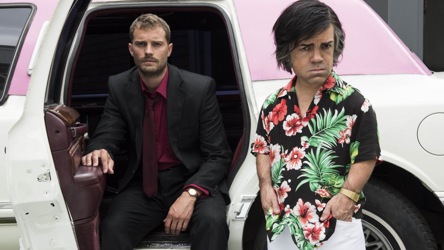 Jamie Dornan e Peter Diklage in "My dinner with Herv&eacute;"