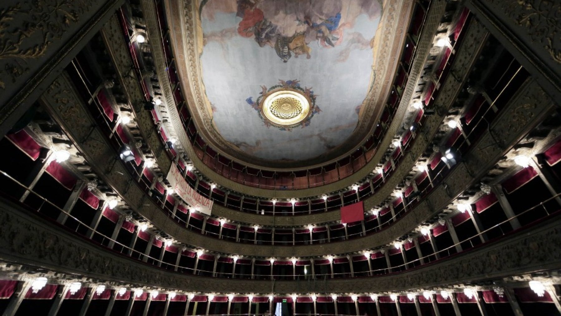 I segreti del Teatro Valle negli scatoloni dell’archivio 
