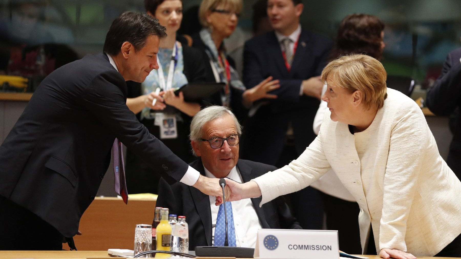 L'Ue affossa la manovra “Deviazione grave”. Verso lo stop martedì
