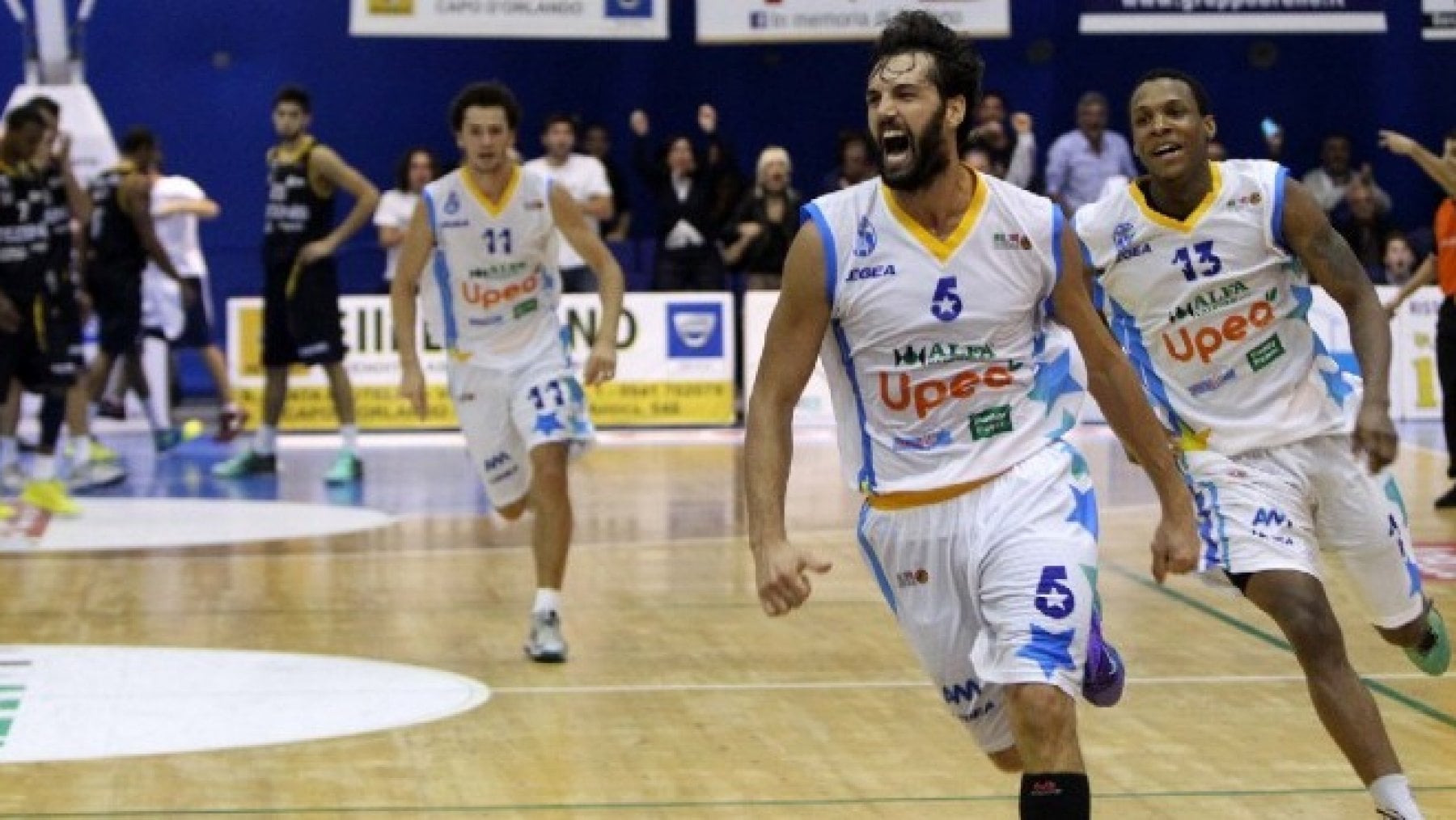 Gianluca Basile: "Il mio basket anti-sistema, così inventai i tiri ignoranti”