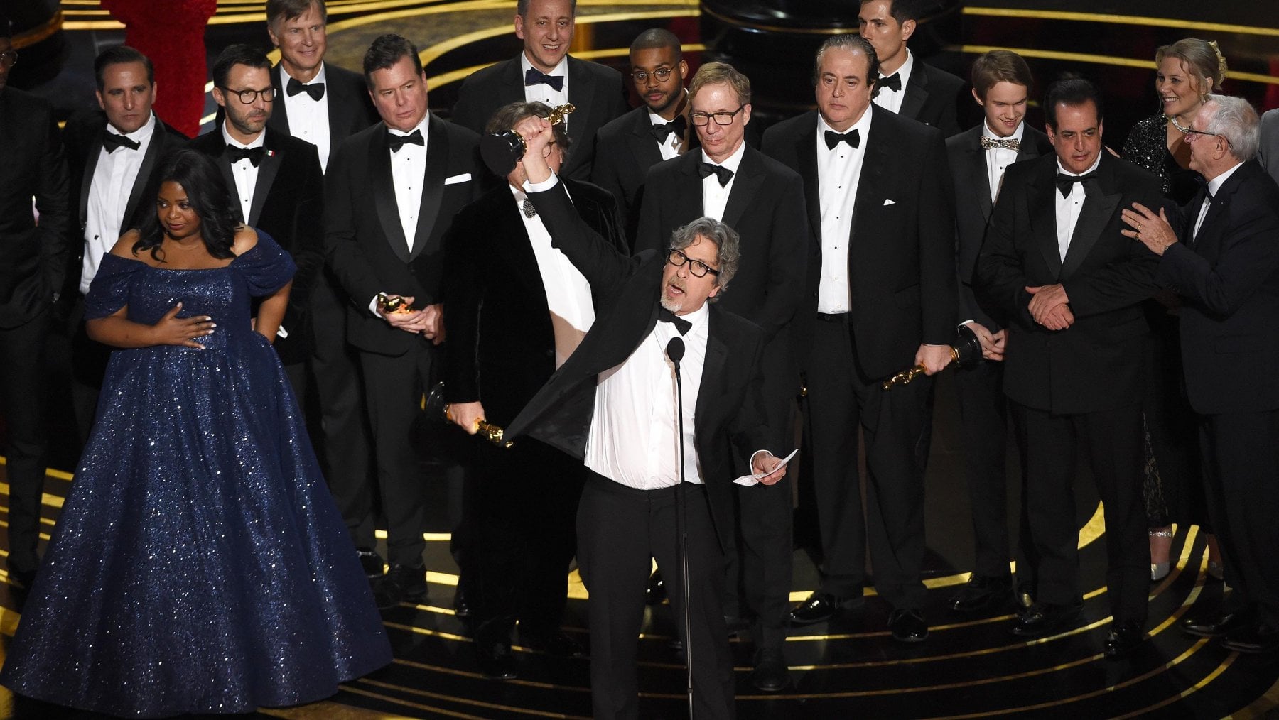 Il regista Peter Farrelly (al centro) con il cast di "Green book"