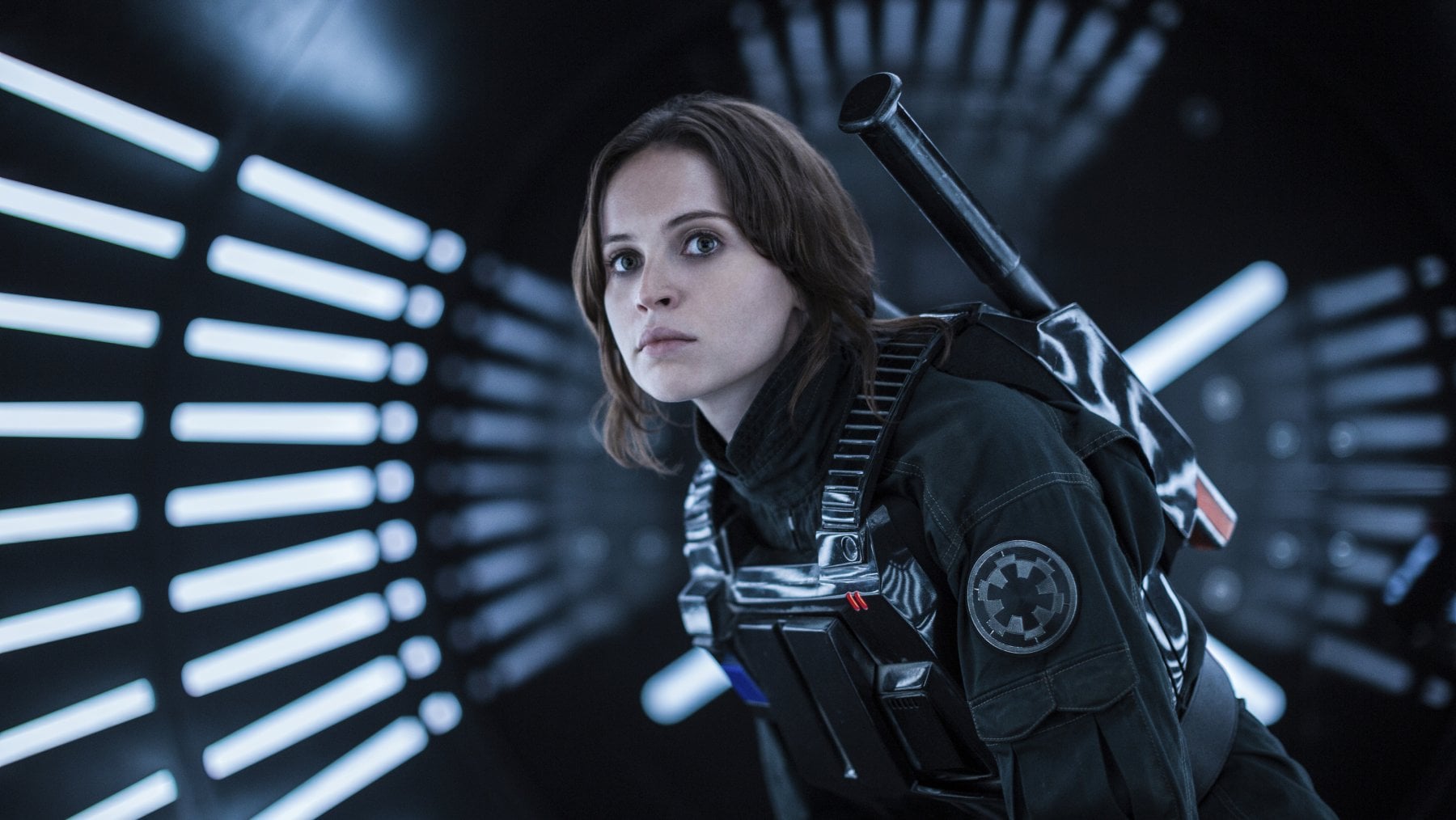 &nbsp;Una scena di "Rogue One: a Star Wars Story" di Gareth Edwards (2016), spin-off di Star Wars ambientato prima dei fatti dell'Episodio IV. In foto, l'attrice Felicity Jones nei panni della protagonista, Jyn Erso. (c) Jonathan Olley/Lucasfilm Ltd./AP