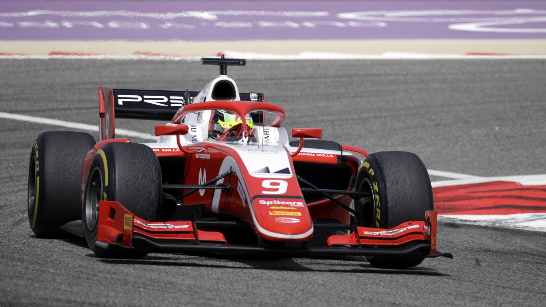 Formula 2, Schumi junior chiude ottavo al suo debutto e oggi ci riprova prima dei test di F1 con la Ferrari 
