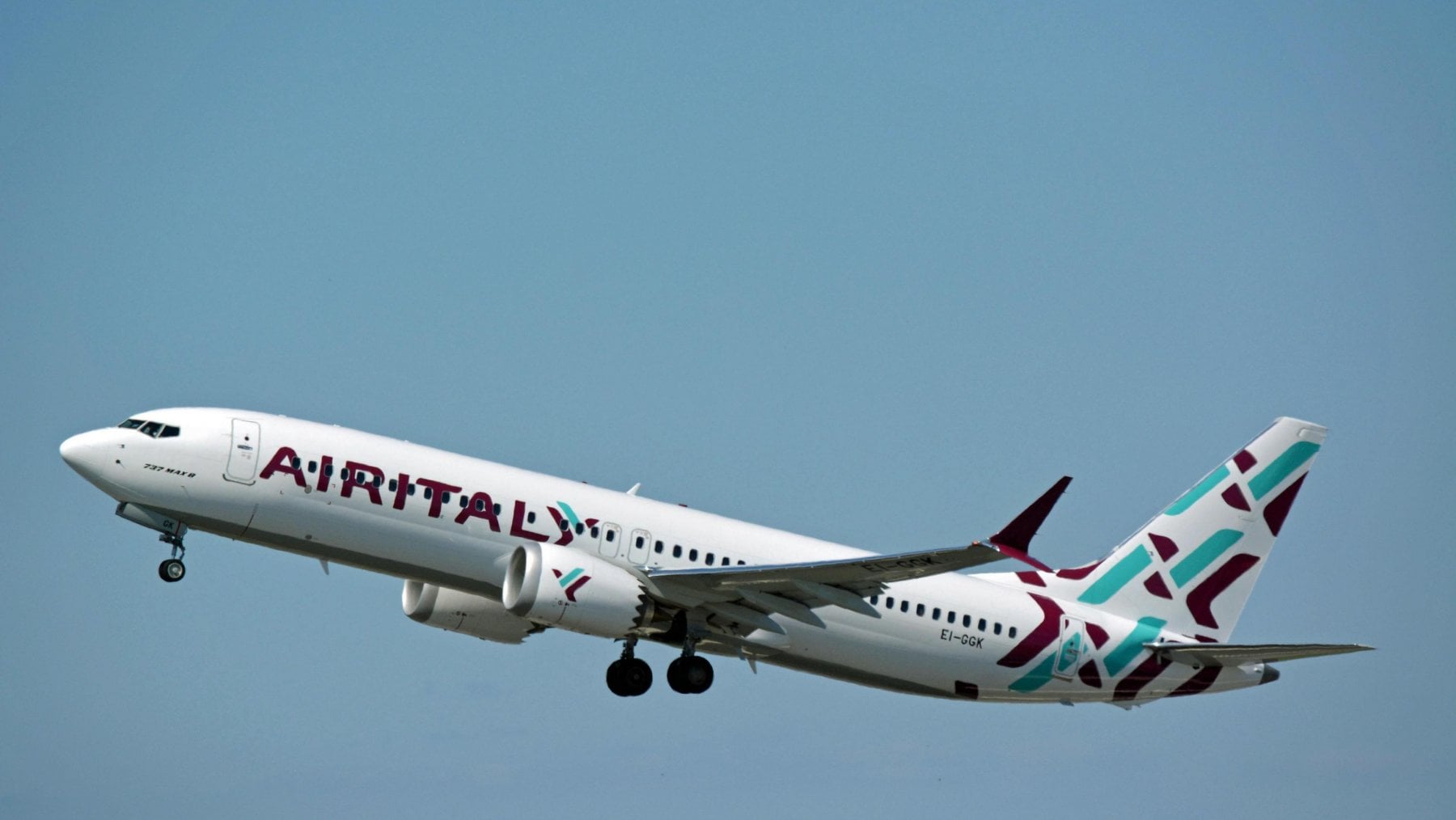 Sardegna, voli nel caos.  Air Italy attacca Toninelli: “Su Olbia proposta farsa” 