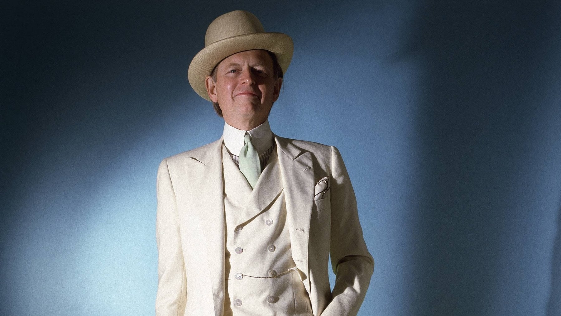 Lo scrittore Tom Wolfe, inventore dell'espressiione radical chic (Horst P. Horst/ Conde Nast via Getty)