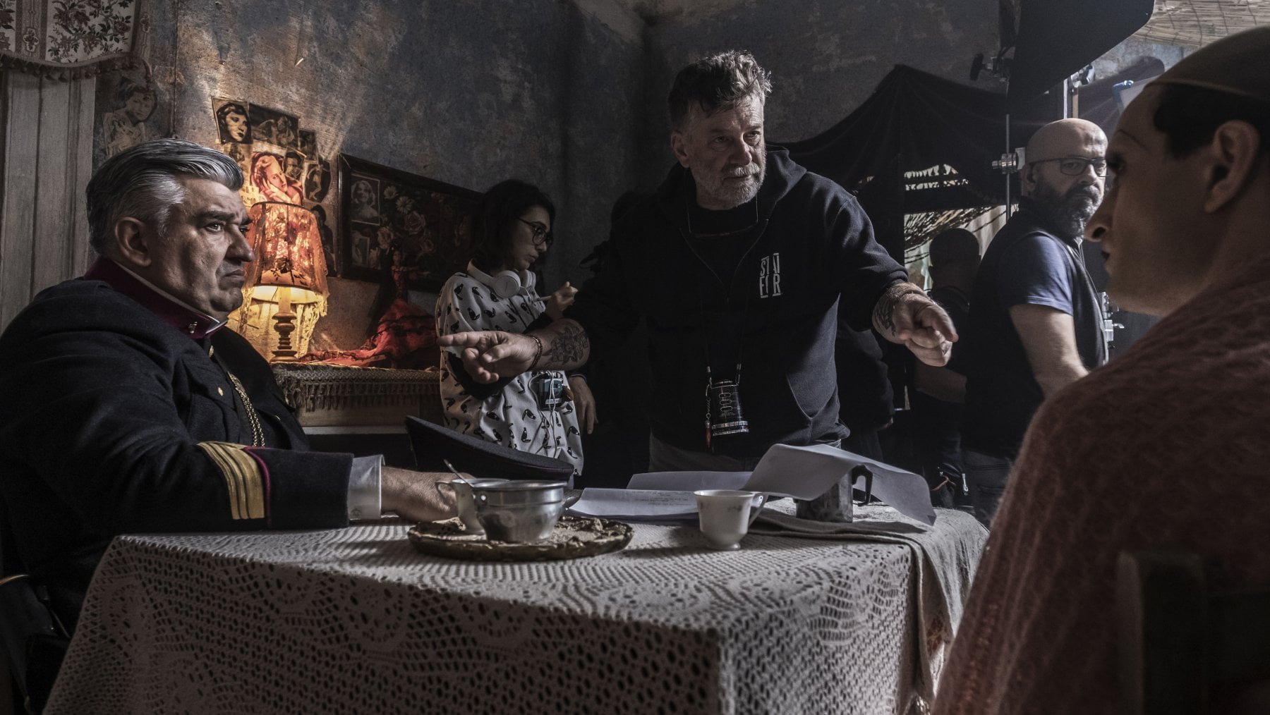 Il regista Massimo D'Alatri sul set