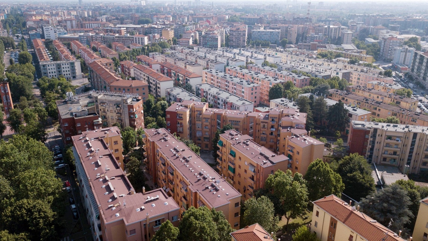 Milano, l'altro derby a San Siro fra case belle e case Aler la Repubblica
