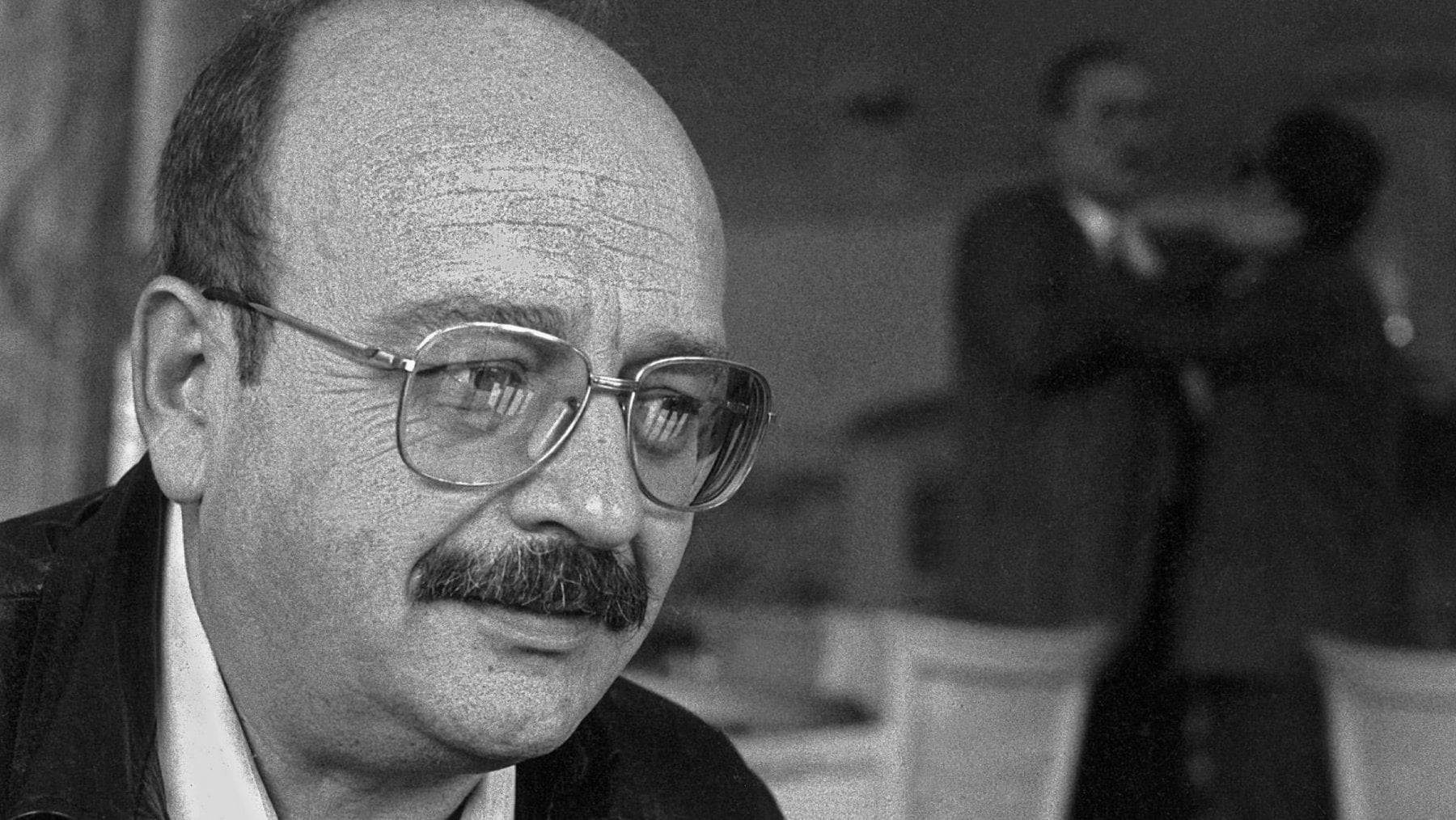 &nbsp;Manuel V&aacute;zquez Montalb&aacute;n in una foto di Ferdinando Scianna, pubblicata nel suo libro "Visti e Scritti" edito da Contrasto