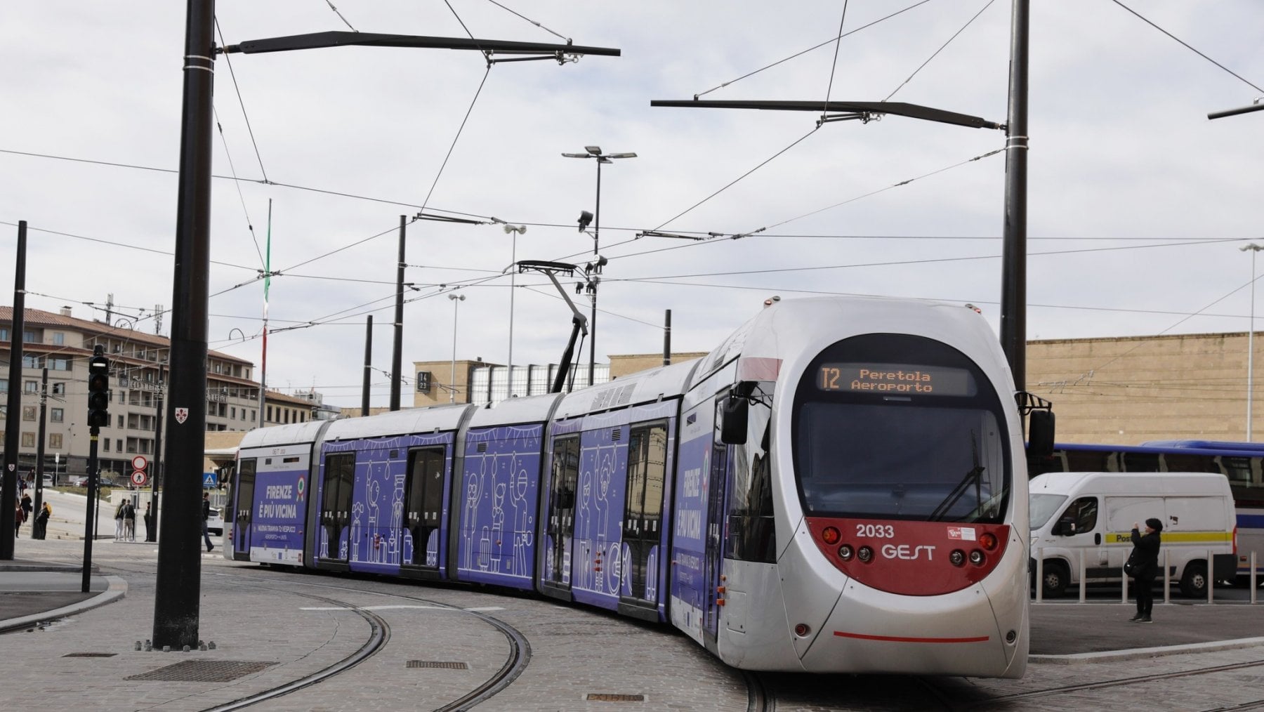 Firenze La Tramvia Diventa Wireless Per Togliere I Pali Alla Stazione 