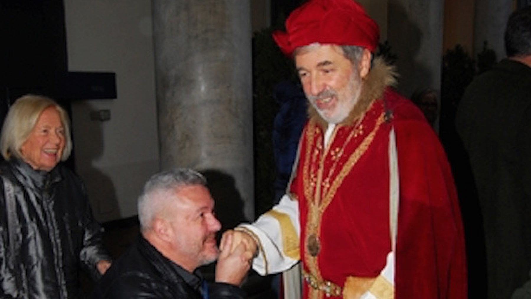 Il sindaco di Genova Marco Bucci travestito da Doge