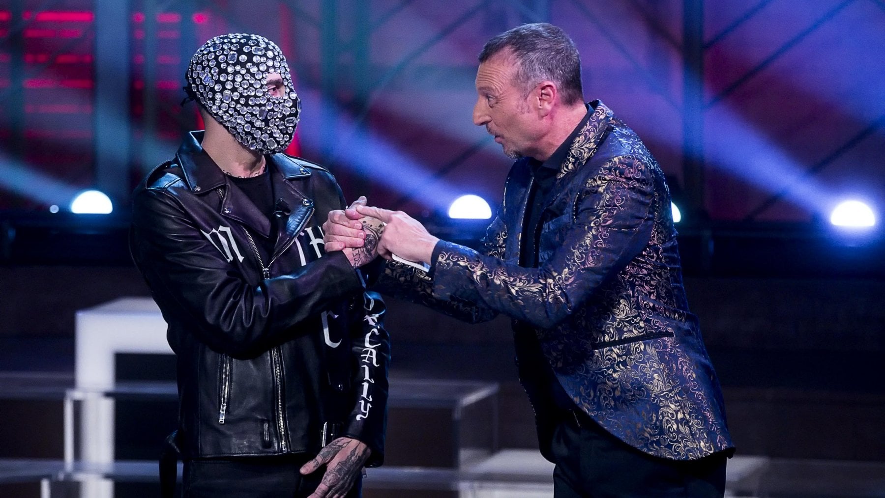 Foa contro Amadeus: via Junior Cally. Rissa in Rai alla vigilia di Sanremo