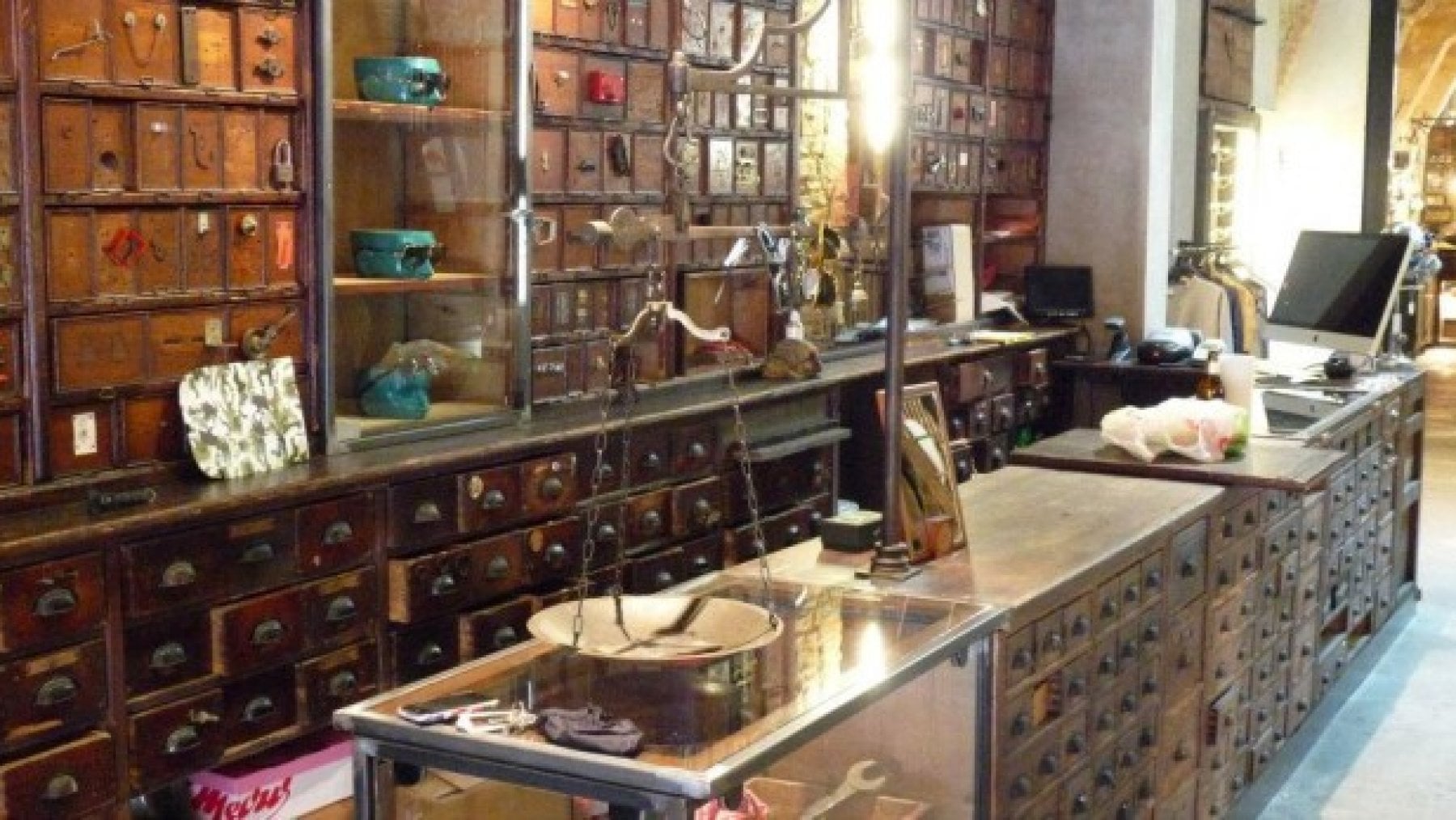 Un'antica ferramenta di Bologna