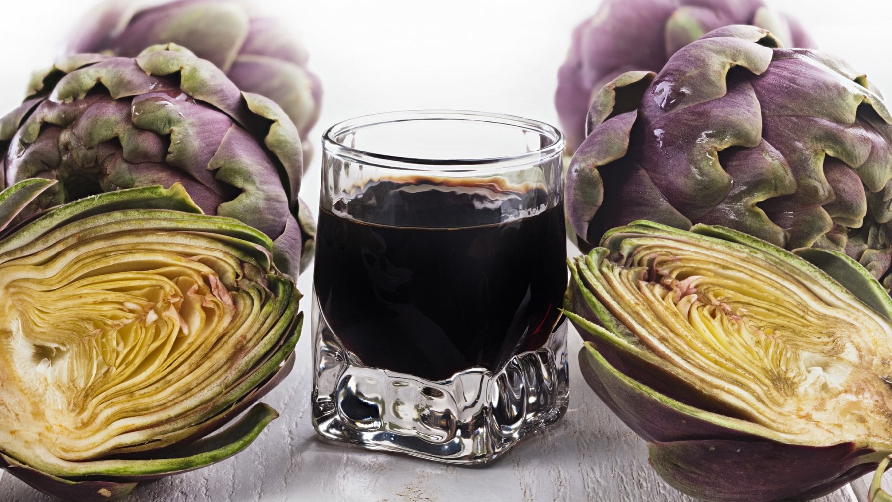 Dalla colica del Papa al cocktail bar, il lungo viaggio dell'amaro