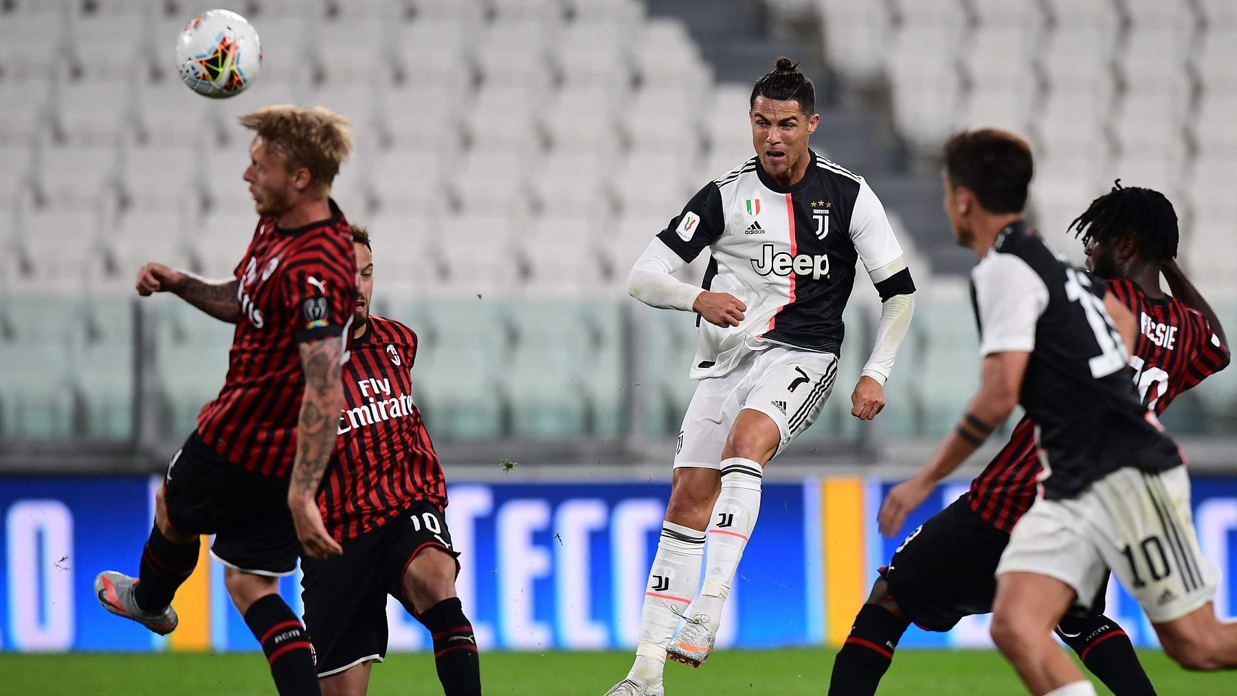 il ritorno del pallone al giocatore che l'ha calciato
