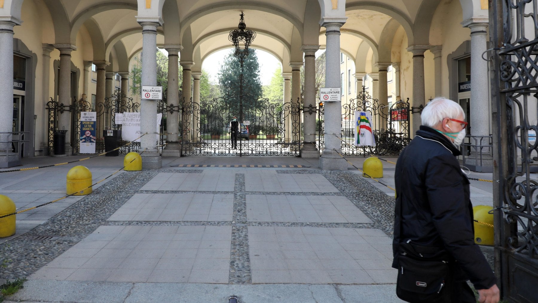 &nbsp;Il Pio albergo Trivulso, dove oltre trecento anziani ricoverati sono morti per Covid-19 (Ansa)