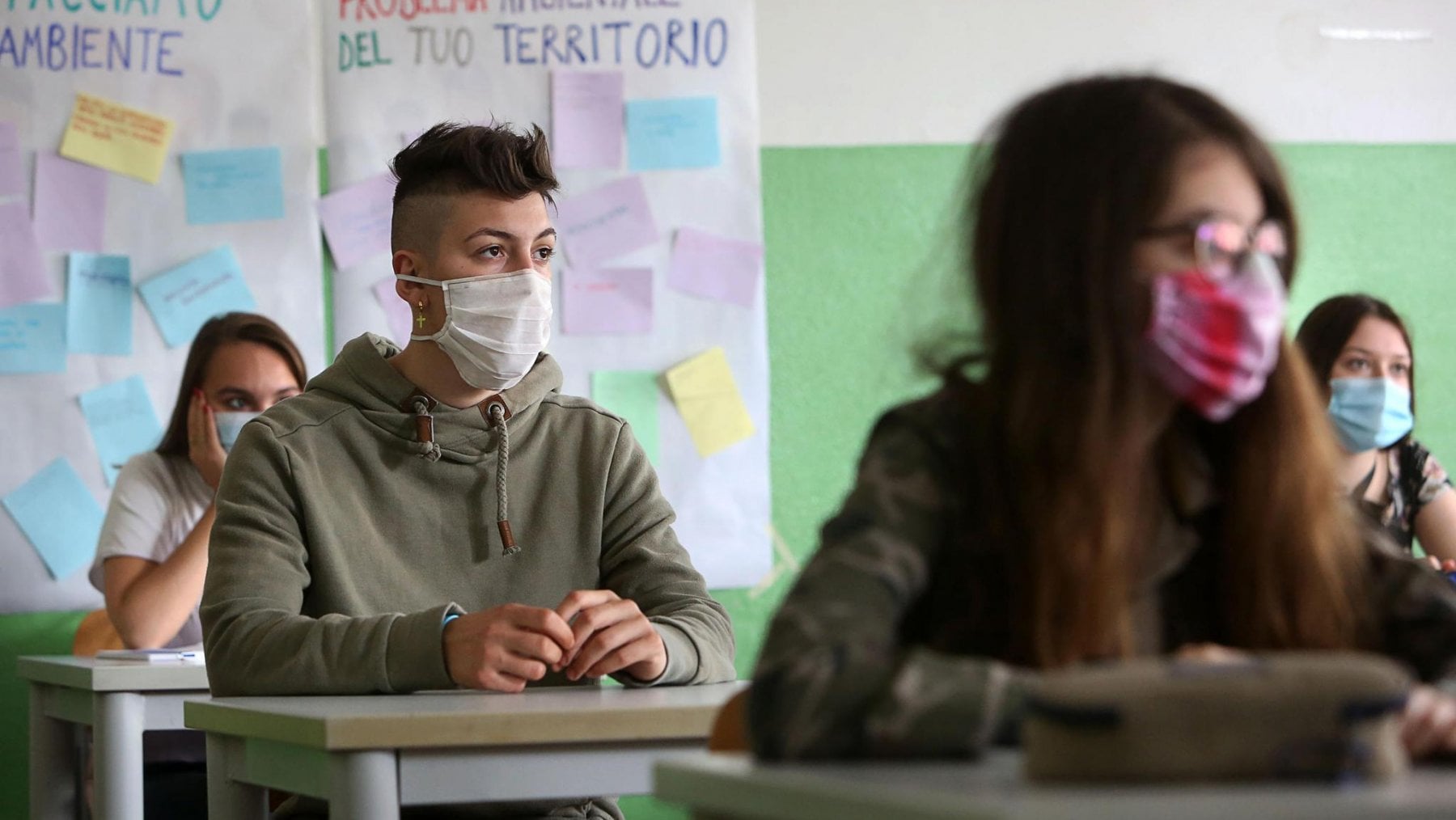 Giù la mascherina