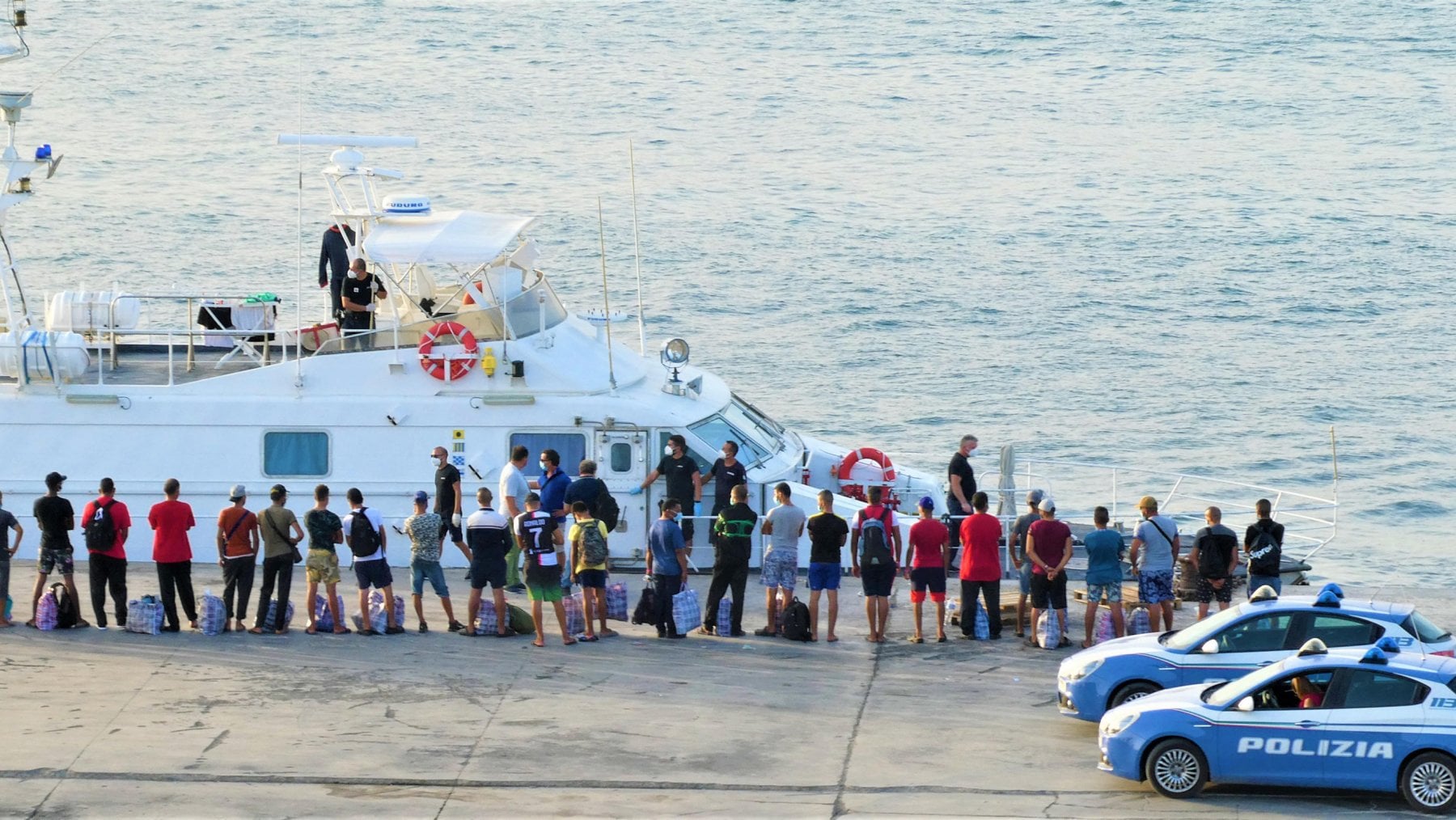 Migranti, stop ai respingimenti. Tornano accoglienza e integrazione
