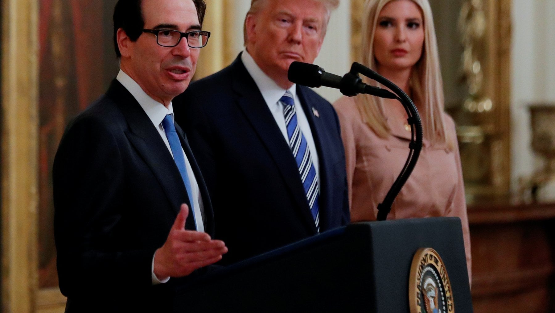 Il Segretario al  tesoro degli Stati Uniti d'America Steven Mnuchin con Donald e Ivanka Trump