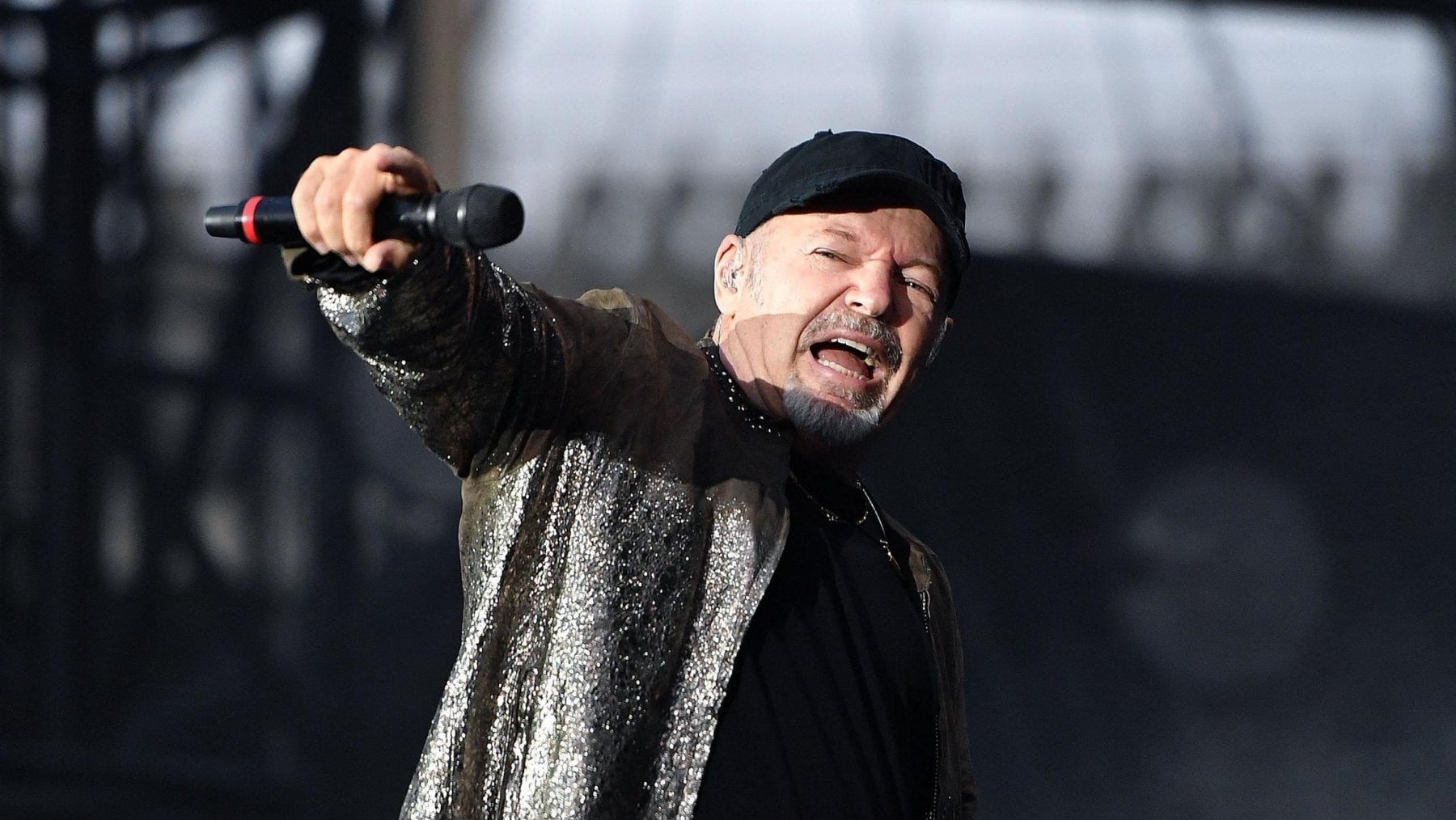 Vasco Rossi e 'Una canzone d'amore buttata via': abbiamo ascoltato il nuovo singolo