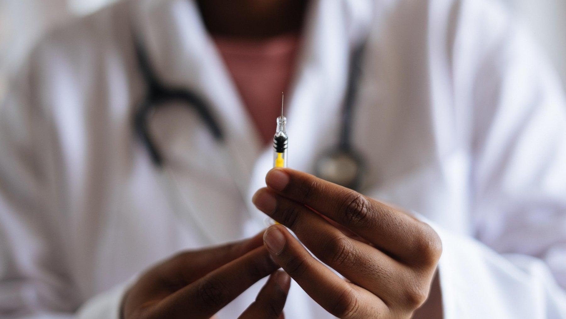 Vaccini, si riparte. "Ma ora più controlli"