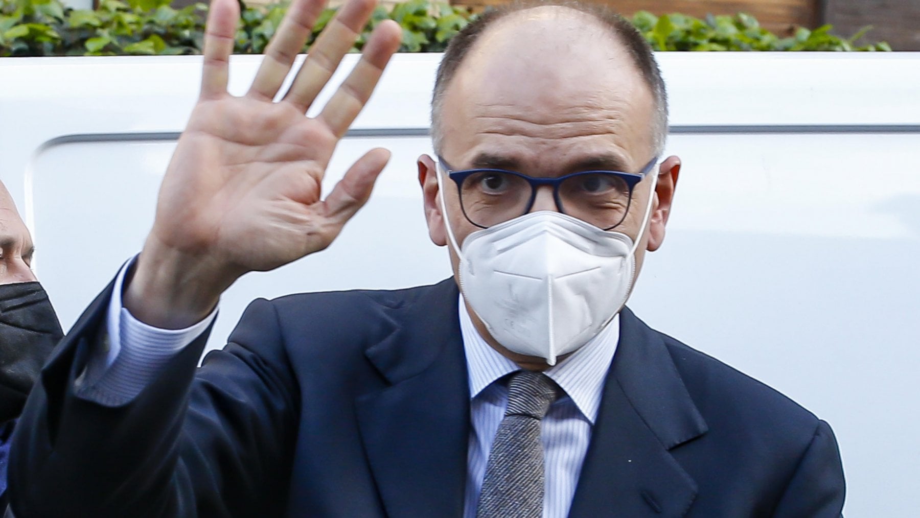 Governo, primo scontro nella maggioranza. Letta: Salvini tiene in ostaggio il Cdm