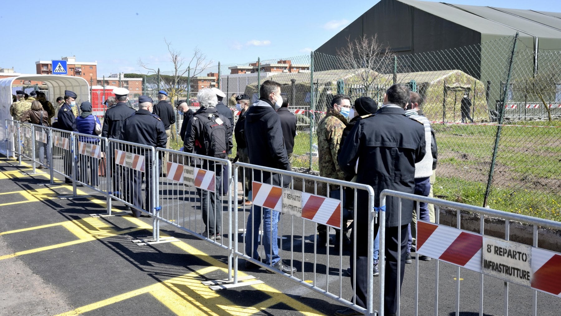Il centro vaccinale della Cecchignola a Roma