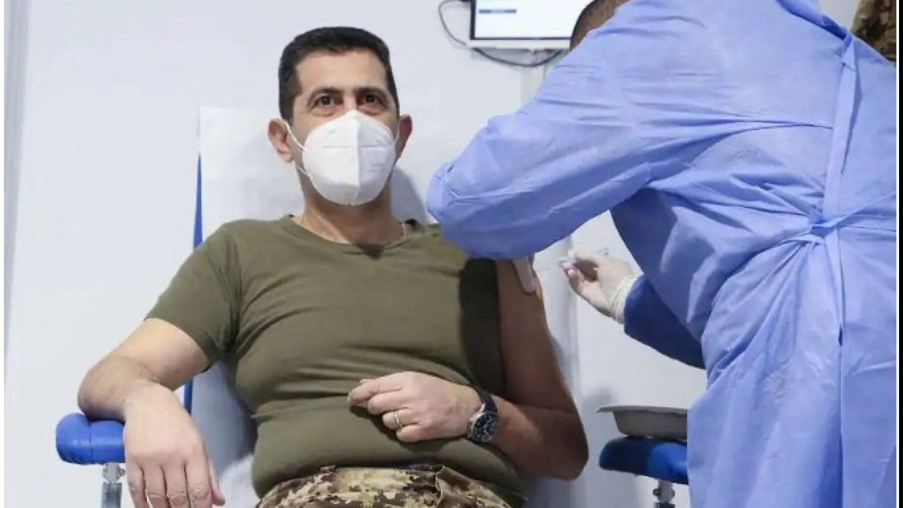 La vaccinazione anti-Covid del generale Francesco Figliuolo il 20 marzo a Roma&nbsp;