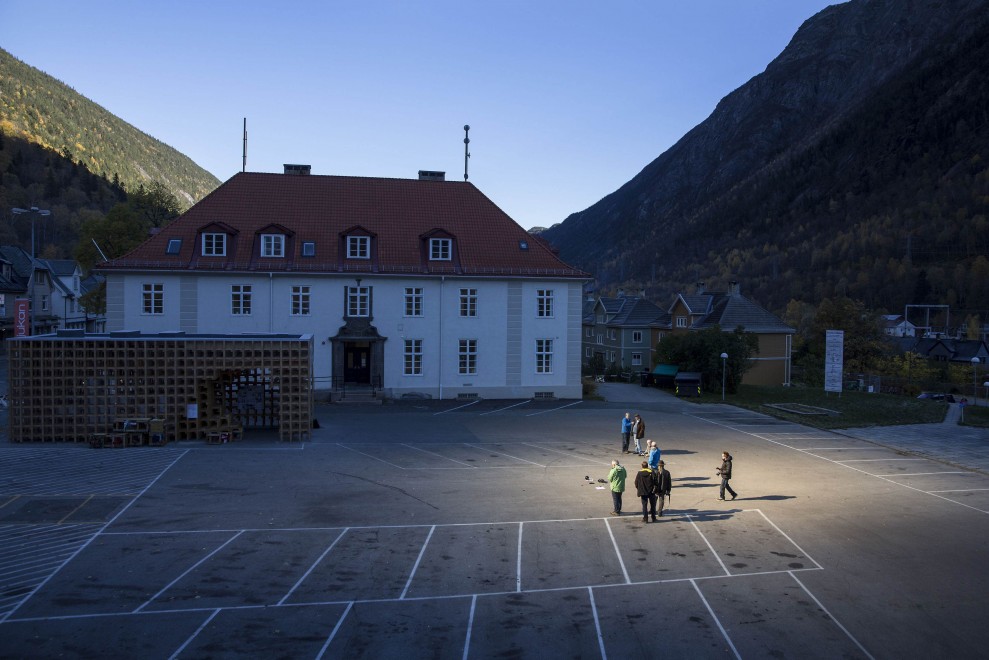 Norvegia, specchi giganti per illuminare la citt&agrave; buia